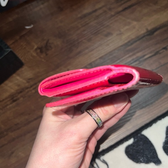 Louis Vuitton Ludlow Wallet in Pink Vernis - Picture 8 of 11